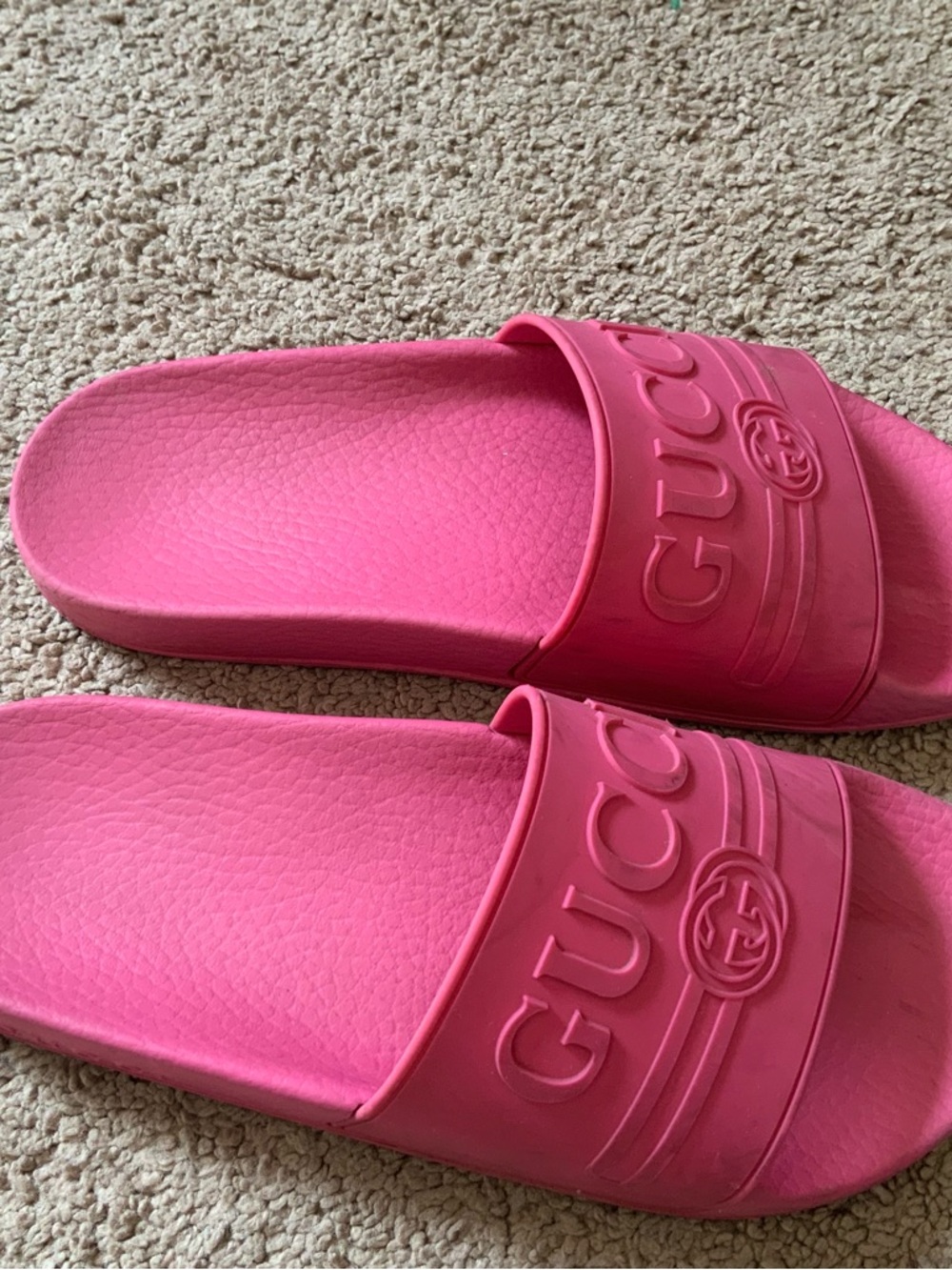 Gucci Fuschia Hot Pink Rubber ST Gucci Embossed Print Flat Casual Slides Size 38 - Picture 4 of 13